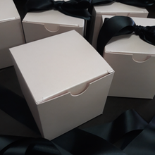 Load image into Gallery viewer, Square Favor Box
