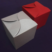 Load image into Gallery viewer, Petal Top Box