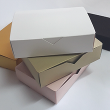 Load image into Gallery viewer, Self Closing Gift Box